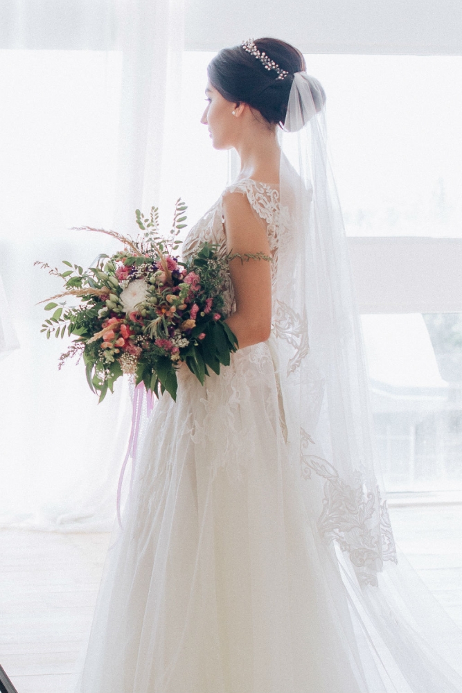 Voile de Mariee Court avec Applications en Dentelle Liliya Atelier #1123
