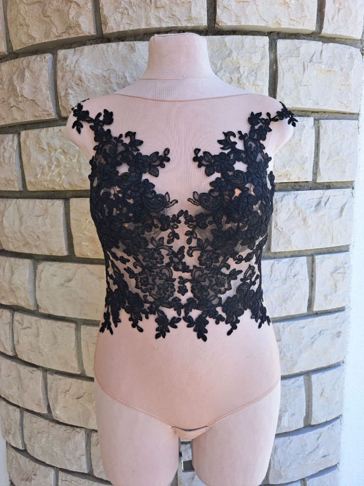 Bodysuit en tulle beige avec appliques en dentelle noire #1240