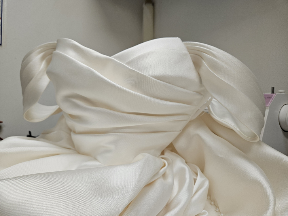 Creation de bretelles amovibles personnalisees pour votre robe de mariee #1252